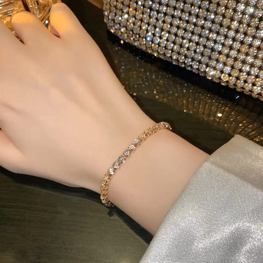 β¨ Elegant Adjustable Bracelet + Premium Box